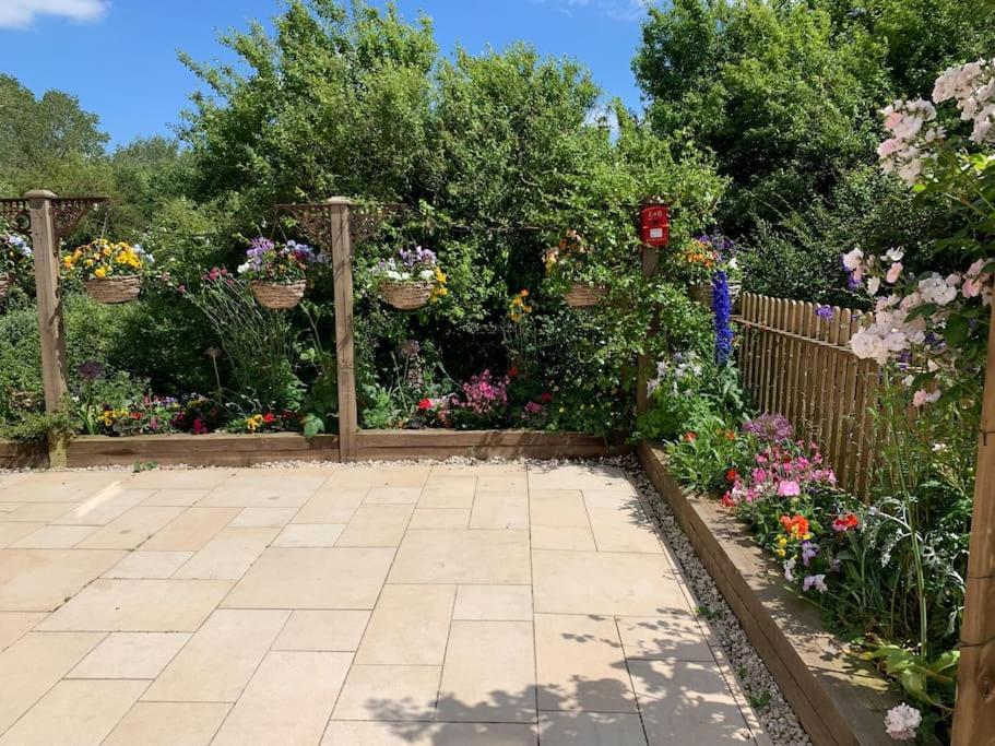 Canal View 2 Bedrooms End Of Terrace Chichester Luaran gambar