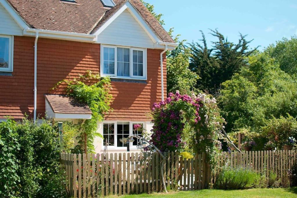 Canal View 2 Bedrooms End Of Terrace Chichester Luaran gambar