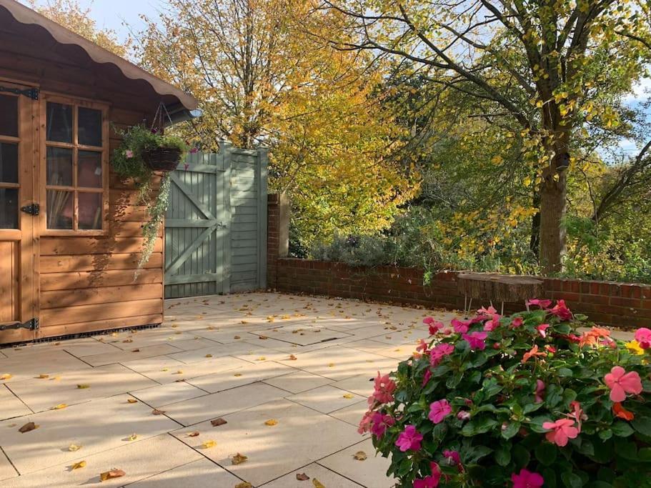 Canal View 2 Bedrooms End Of Terrace Chichester Luaran gambar